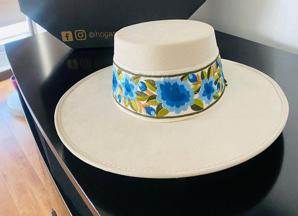 Embroidered blue floral hatband on Ivory Bloom Cordobés