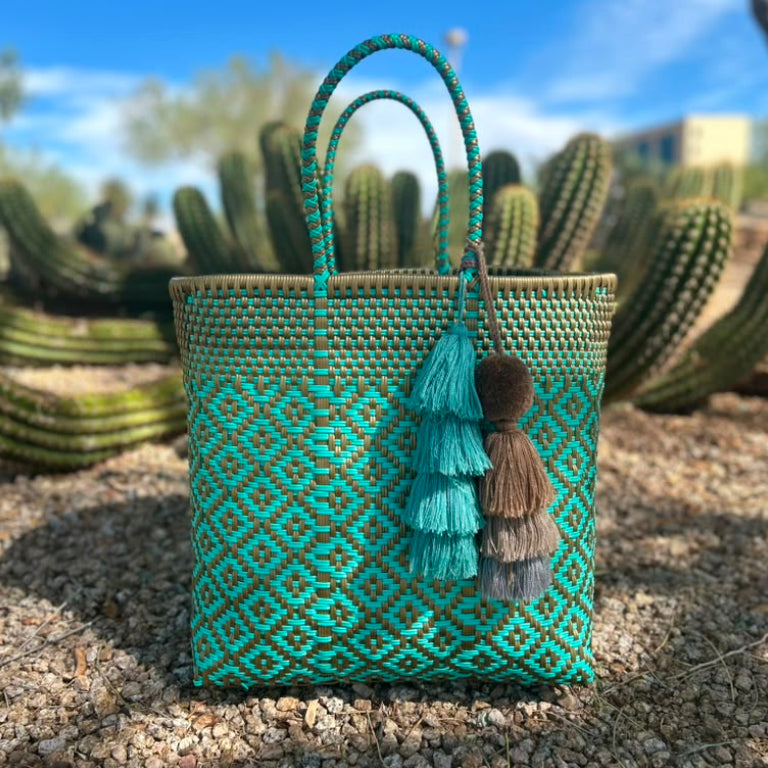 Kenia Tote Bag